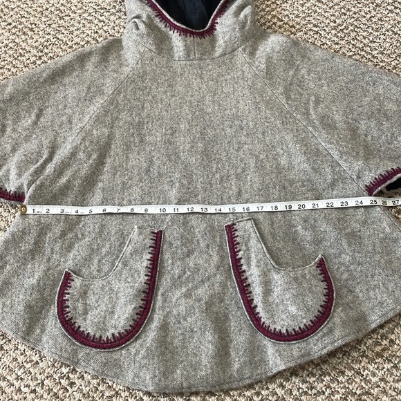 Vintage Handmade Embroidered Norwegian Hooded Wool Poncho - Light Gray/Purple - Picture 7 of 12